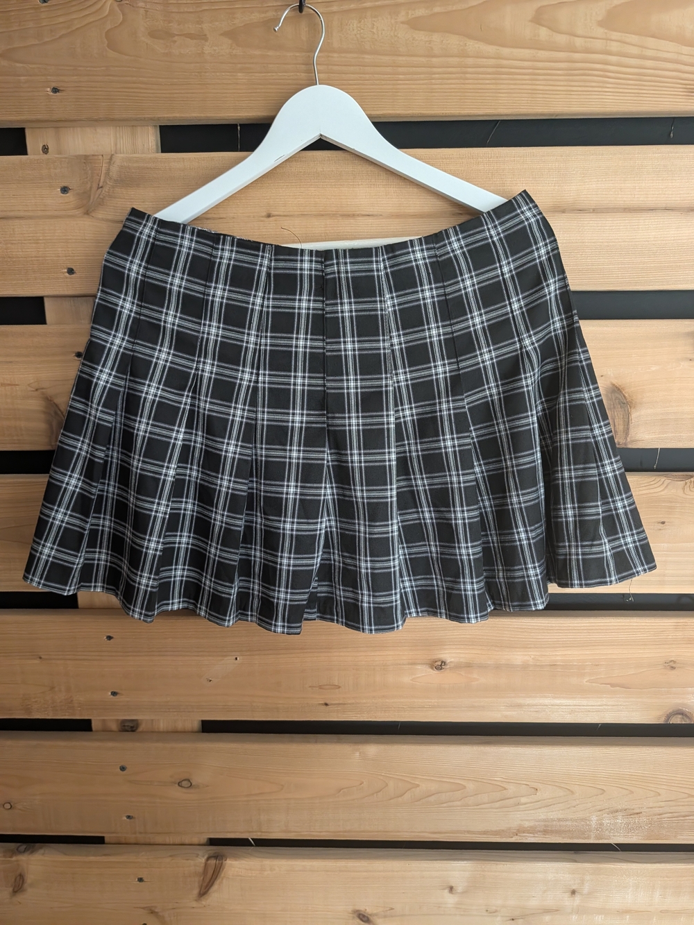 H&M Black and White Plaid Pleated Mini Skirt